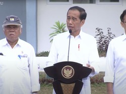 Jokowi Janji Bangun Asrama dan Kirim Mobil Listrik untuk SMKN 1 Rangas Mamuju