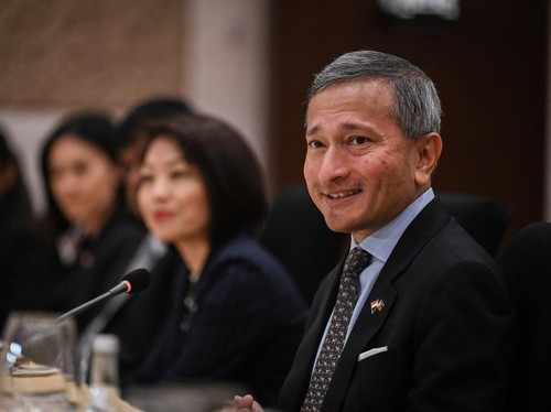Menteri Luar Negeri Singapura Vivian Balakrishnan menemui Menlu RI Arrmanatha Nasir (Tata) di Kantor Kementerian Luar Negeri, Jakarta, Selasa (27/10).