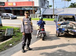 Tabrak Pikap dan Livina, Mobil Angkutan Siswa Blitar Ringsek