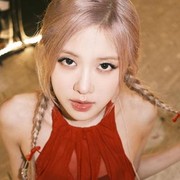 Mulai dari Rose 'BLACKPINK' hingga Byeon Woo Seok, Cek 5 Rekomendasi Parfum Beraroma Unik Favorit Selebriti Korea