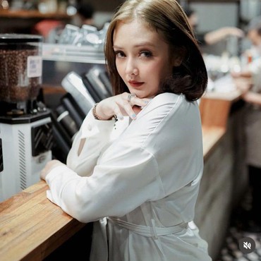 Lahirkan Cicit Soeharto, Ini Pekerjaan Mentereng Suci Winata Istri Ari Sigit