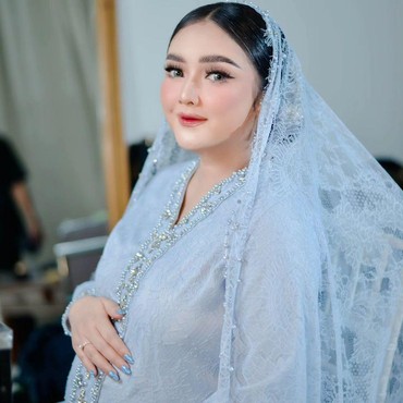 Suci Winata Istri Keempat Ari Sigit Pamer Foto Keluarga Perdana Usai Lahiran