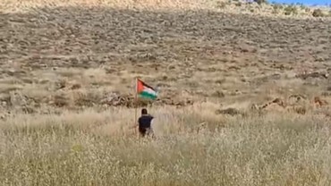 img-title Tendang Bendera Palestina, Tentara Israel Langsung Kena Azab