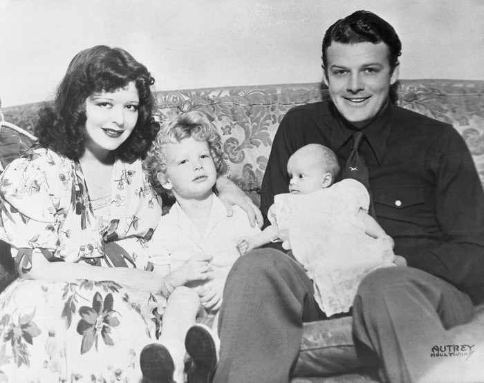 Mengenal Clara Bow, "It Girl" Pertama Jadi Judul Lagu Taylor Swift