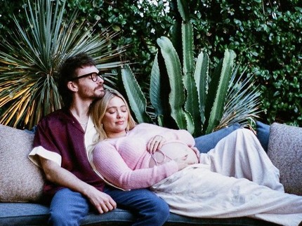 7 Potret Mesra Hilary Duff dan Suami Siap Sambut Kelahiran Anak Keempat