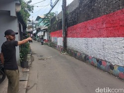 Detik-detik Maling Mobil di Bogor Benturkan Korban ke Tiang Listrik