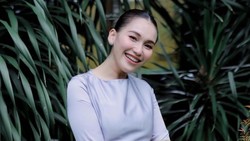 Potret Ayu Ting Ting Pakai Busana bak Kim Ji Won dalam 'Queen of Tears'