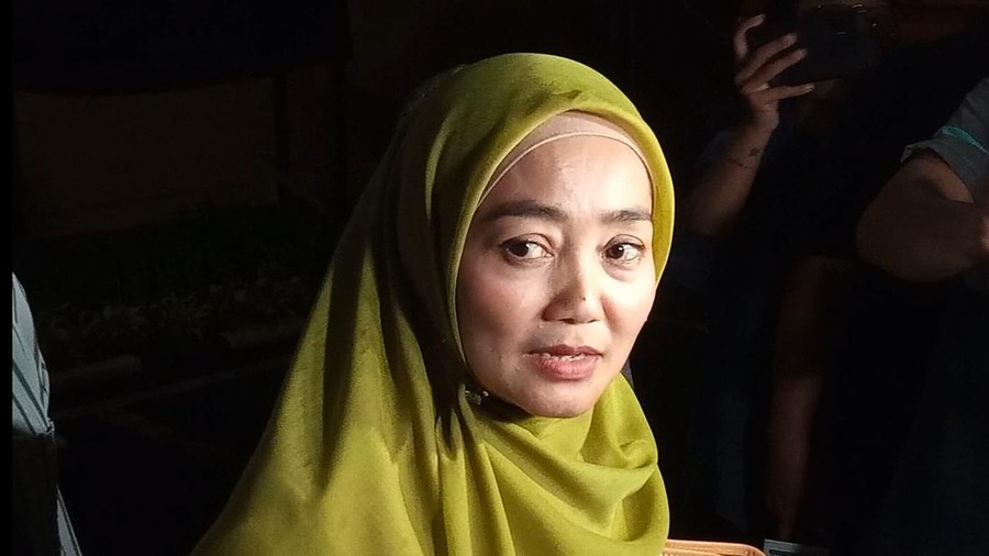 Chandrika Chika Keluarga Chandrika Chika datang menjenguk ke Polres Metro Jakarta Selatan, Rabu (24/4/2024).
