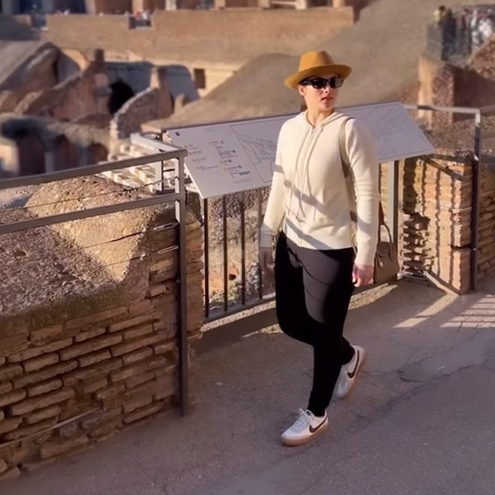 <p>Banyak netizen yang salah fokus dengan gaya berpakaian Chelsea selama di Italia. Tidak sedikit yang mujinya sangat cantik, lho. "Cantik banget Kak Chelsea," ungkap seorang netizen dengan emotikon hati. "Your fashion is great!," kata netizen lainnya. (Foto: Instagram: @chelseaislan)</p>