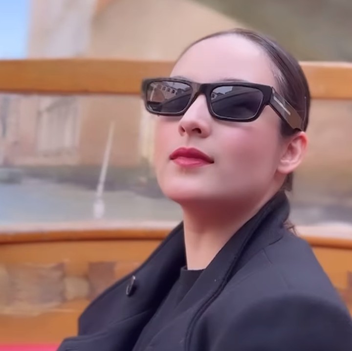 <p>Di tengah kesibukannya, artis cantik Chelsea Islan masih menyempatkan waktu untuk berlibur, Bunda. Belum lama ini ia terlihat mengabadikan momen kala jalan-jalan di Venezia dan Roma, Italia. (Foto: Instagram: @chelseaislan)</p>