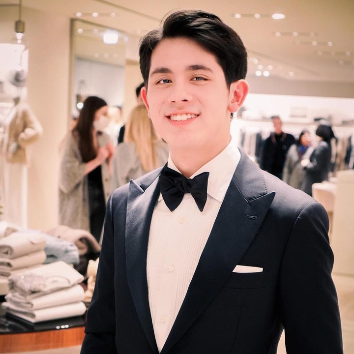 <p>George juga diketahui menyelesaikan gelar BMUS di Royal College of Music. Dia mengikuti audisi pada usia 15 tahun dan diterima dengan beasiswa penuh dan menjadi salah satu siswa termuda yang diterima di program ini. "George Harliono sangat berbakat, ia memiliki karier yang fenomenal di depannya." Kata pianis terkenal asal Rusia, Denis Matsuev."(Foto: Instagram @georgeharliono)<br /><br /><br /></p>