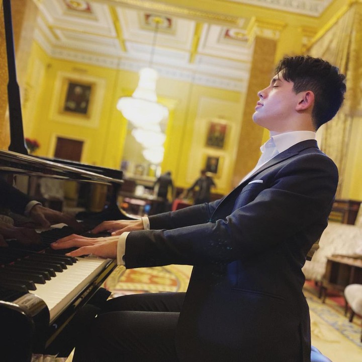 <p>George juga menjadi pianis berprestasi. Ia telah dianugerahi penghargaan dalam berbagai kompetisi di seluruh dunia termasuk Kompetisi Piano Besar di Moskow, Kompetisi Musik Internasional Sendai, Kompetisi Musik Liga Luar Negeri di London, Kompetisi Piano Gina Bachauer di Utah, Concourse International de Lagny-sur-Marne di Paris, dan Kompetisi Piano Dinu Lipatti di Bukares.(Foto: Instagram @georgeharliono)<br /><br /><br /></p>