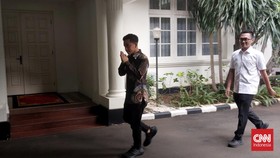 Gibran Siagakan Mobil Dinasnya di Festival Kuliner Non-Halal di Solo