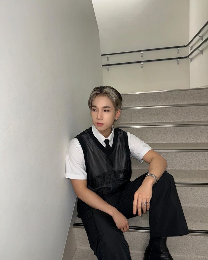 Idol berikutnya yang umumkan keberangkatan wamilnya yaitu Sungkook VANNER. Rencananya, Sungkook akan masuk dalam pusat pelatihan pada 7 Mei mendatang./ Foto: instagram.com/vanner__official