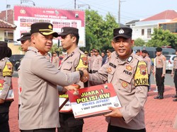 Senangnya, Polisi RW di Jepara Dapat Hadiah Sepeda Motor