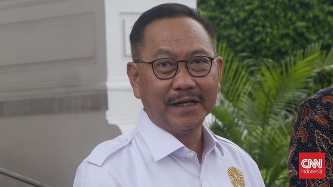 Presiden Jokowi resmi menunjuk mantan Kepala OIKN Nusantara Bambang Susantono sebagai utusan khusus presiden untuk kerja sama internasional pembangunan IKN.