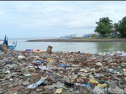 Walau Jadi Ikon Surfing Bali Barat, Pantai Ini Dipenuhi Sampah