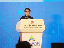Menlu Retno Jadi Pembicara ASEAN Future Forum-Bertemu PM Vietnam di Hanoi