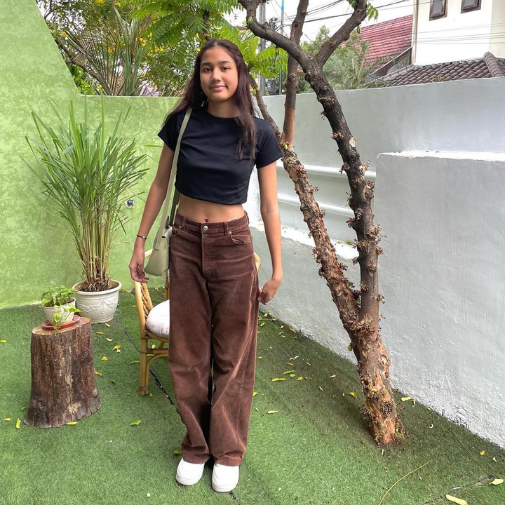 <p>Melihat tinggi badan Naima, netizen lantas menyebutnya sebagai calon model di masa depan seperti sang ibunda. "Naimaaaaaaaa future international model .. so tall," ujar akun @citr*****.(Foto: Instagram @@novaelizatime)<br /><br /><br /></p>