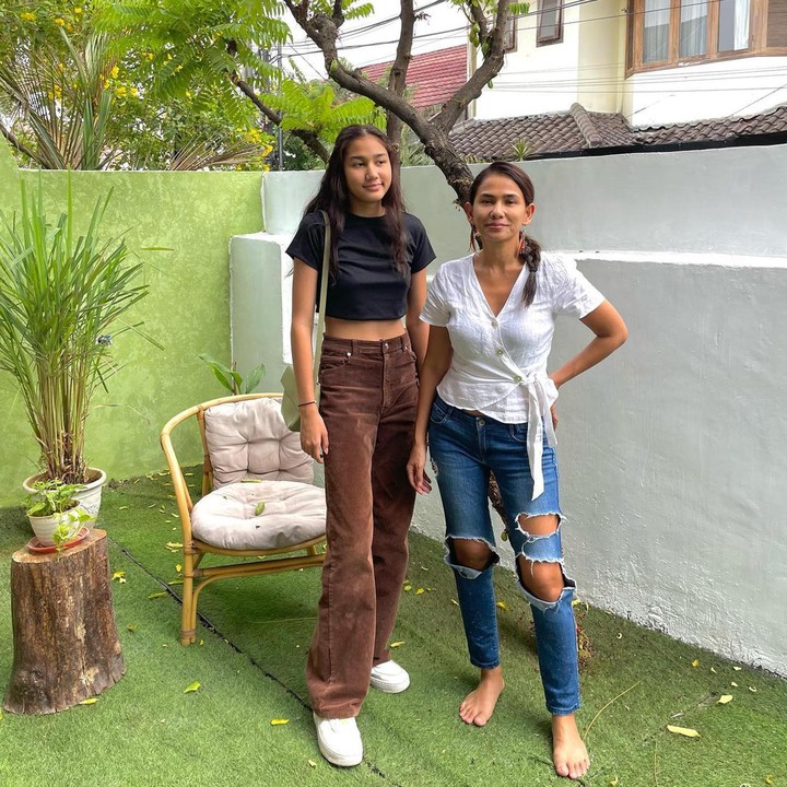 <p>Kira-kira Naima akan mengikuti jejak sang ibunda untuk terjun ke dunia modeling atau tidak, ya? Kita doakan apapun keputusannya nanti, Naima tetap menjadi anak yang membanggakan bagi orang tuanya, ya. (Foto: Instagram @@novaelizatime)</p>