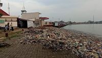 Pantai Teluk Labuan Kembali Penuh Dengan Gunungan Sampah, Dijuluki ...