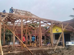 Senangnya Guru SD di Banyuwangi Dapat Bantuan Bangun Pendopo dari PT BSI