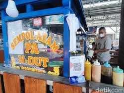 Kisah Sukses Asep Ndut, Penjual Sempol Ayam yang Bisa Kuliahkan Anaknya