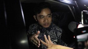 Gibran Duduk Paling Depan Saat Materi Pembekalan Menghadapi Awak Media