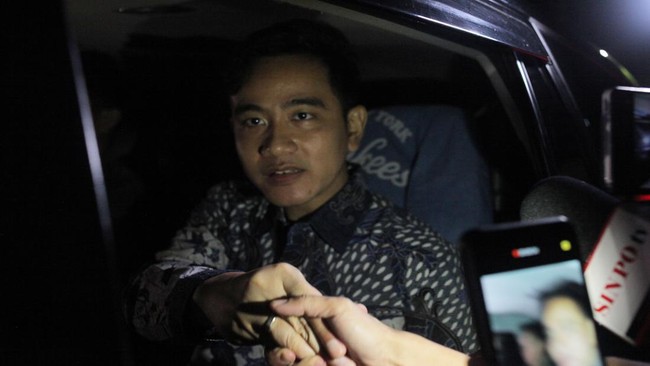 Wakil presiden terpilih, Gibran Rakabuming Raka mengaku sampai saat ini belum mengetahui apakah ada undangan Rakernas PDIP untuk dirinya.