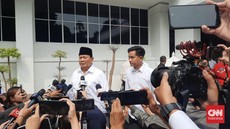 Kompak Berkemeja Putih, Prabowo-Gibran Tiba di Kantor KPU RI