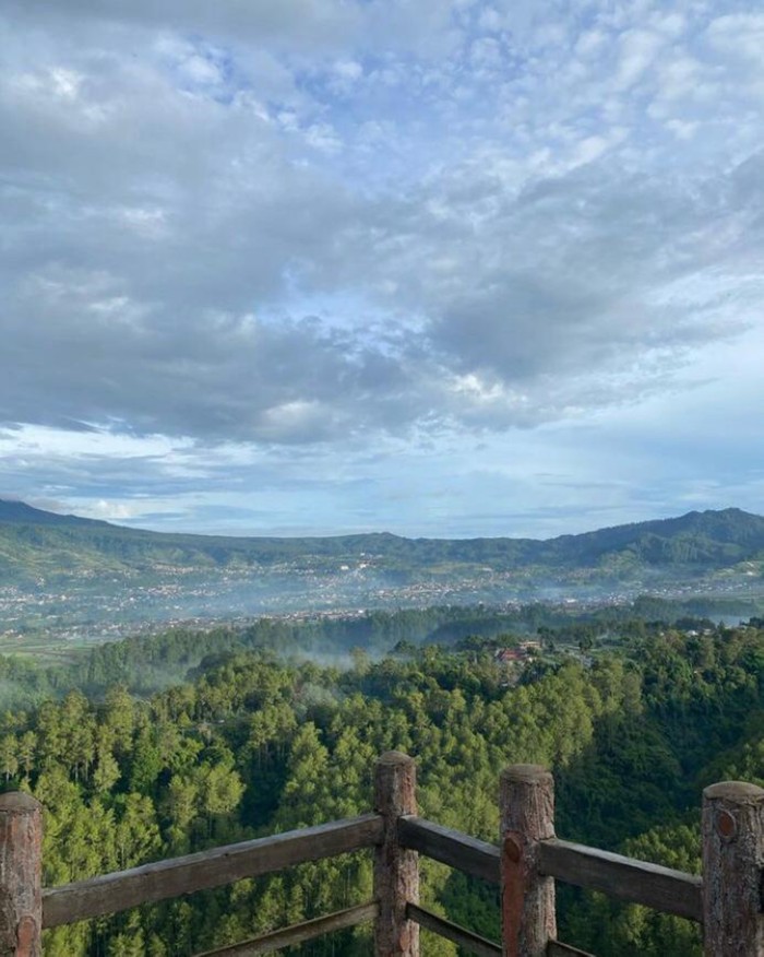 12 Rekomendasi Wisata Alam di Bandung, Yuk Healing Sejenak!