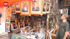 VIDEO: Penjual Pigura Foto Prabowo-Gibran Mulai Menjamur