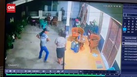 VIDEO: Aksi Mantan Suami Tusuk Istri Viral di Medsos, Pelaku Ditangkap