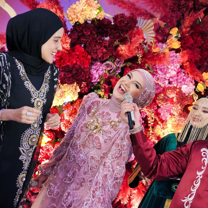 <p>Keceriaan terlihat di wajah Bunda dua anak itu. Irish Bella mengaku, ia merasa diperlakukan bak seorang ratu pada hari istimewanya.<em> "I felt like a queen for a day! It was a dream come true, it really was</em> (Saya merasa seperti seorang ratu dalam sehari. Ini benar-benar seperti mimpi yang menjadi kenyataan)" ungkapnya. (Foto: Instagram @_irishbella_)</p>