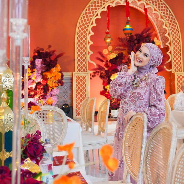 <p>Irish Bella menggelar pesta dengan tema nuansa Timur Tengah di salah satu cafe yang berlokasi di Cinere, Depok. (Foto: Instagram @_irishbella_)</p>