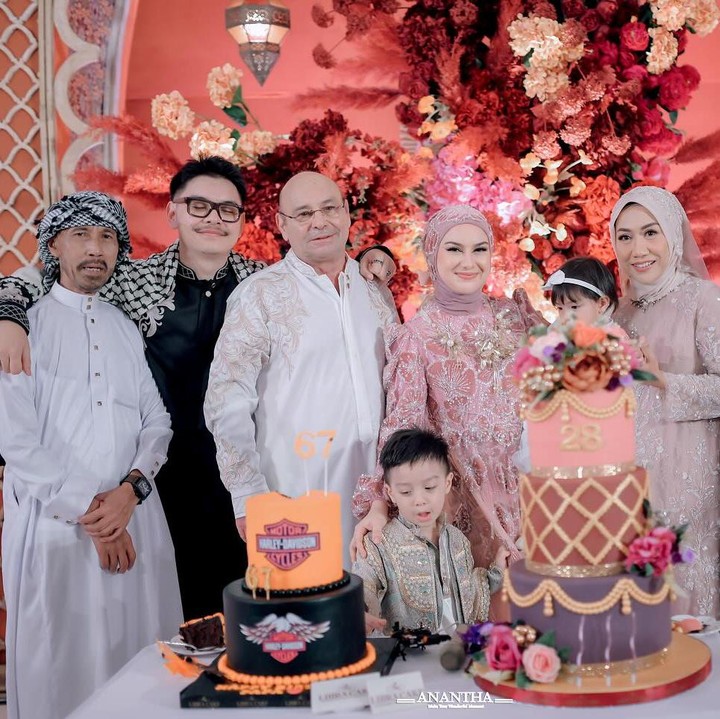 <p>Momen ulang tahun Irish Bella terasa begitu menyenangkan dengan kehadiran keluarga tercinta. "Terlalu seruuu," tulis Ibel dalam unggahan fotonya. (Foto: Instagram @_irishbella_)</p>