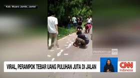 VIDEO: Viral, Perampok Tebar Uang Puluhan Juta Di Jalan