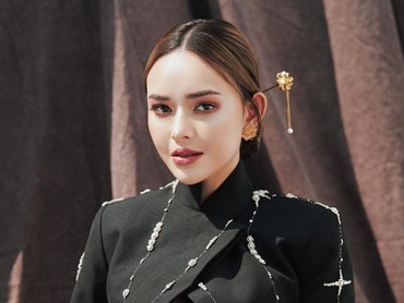 img-title Amanda Manopo Tantang Netizen yang Singgung Dirinya Pelakor: Selama Ini Gue Diam