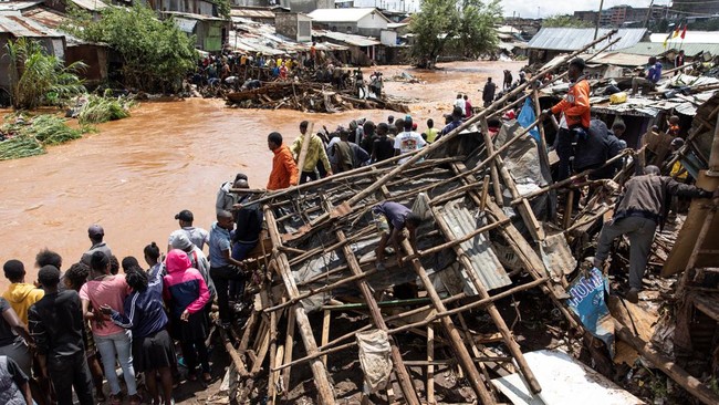 Puluhan orang tewas imbas tanggul jebol yang menyapu wilayah ibu kota Nairobi di Kenya pada Senin (29/4).