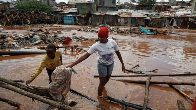 Korban tewas akibat banjir bandang di Kenya bertambah menjadi 76 orang. Hujan mengguyur negara itu sejak Maret lalu.