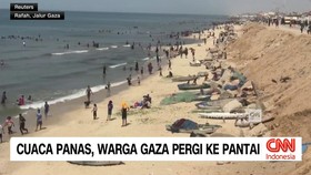 VIDEO: Cuaca Panas, Warga Gaza Pergi Ke Pantai