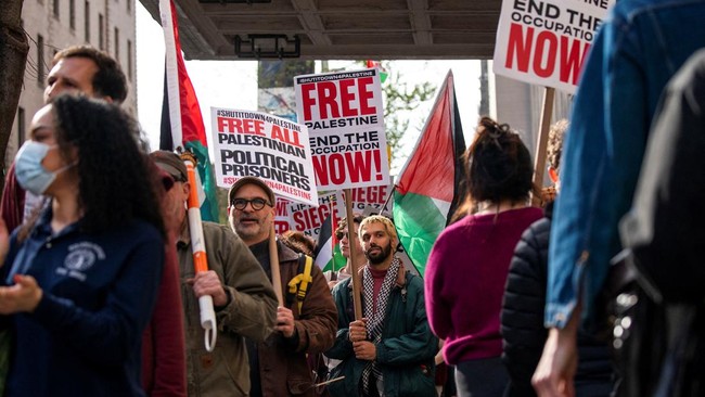 Columbia University bisa jadi suar bagi kampus lain untuk menggelar demo dukung Palestina di tengah agresi Israel di Gaza.