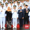 Khofifah Satu-satunya Gubernur Dapat Satyalancana Jokowi di Hari Otoda