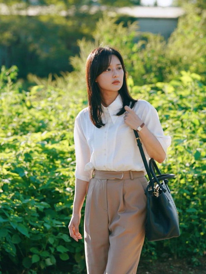 Kim Ji Won sebagai Yeom Mi Jong di My Liberation Notes