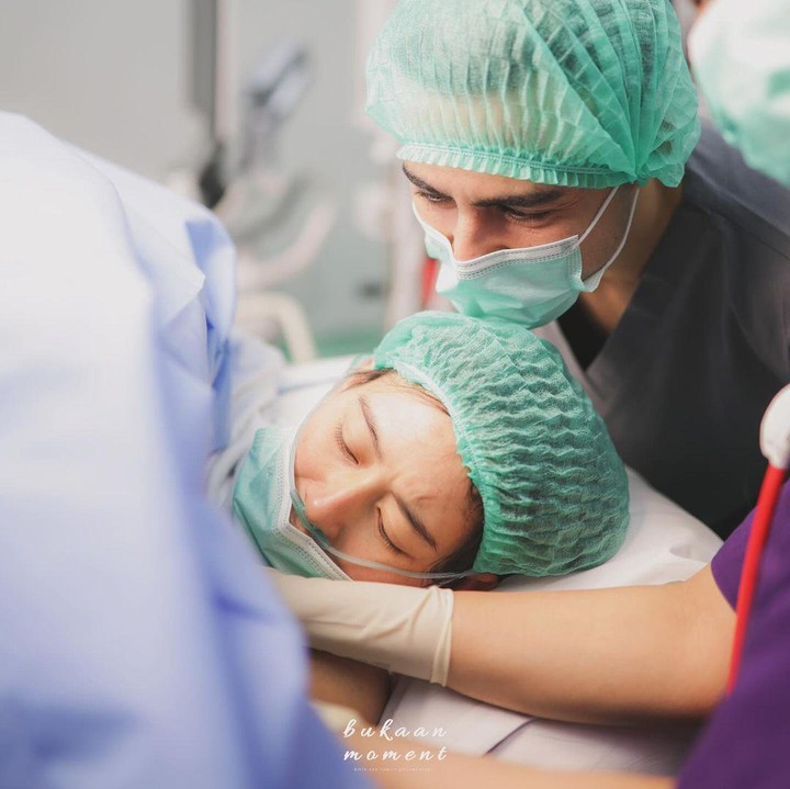 <p>Artis Laura Theux melahirkan anak pertamanya nih, Bunda. Jenis kelamin anak pertama Laura Theux ini perempuan. (Foto: Instagram @laura_theux)</p>