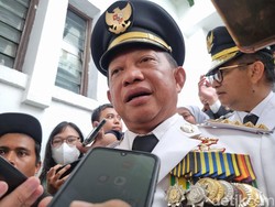 Tito Ungkap Alasan Gibran Tak Hadir Peringatan Hari Otda di Surabaya