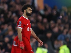 Unggah Foto Buku, Salah Beri Kode soal Masa Depannya di Liverpool?