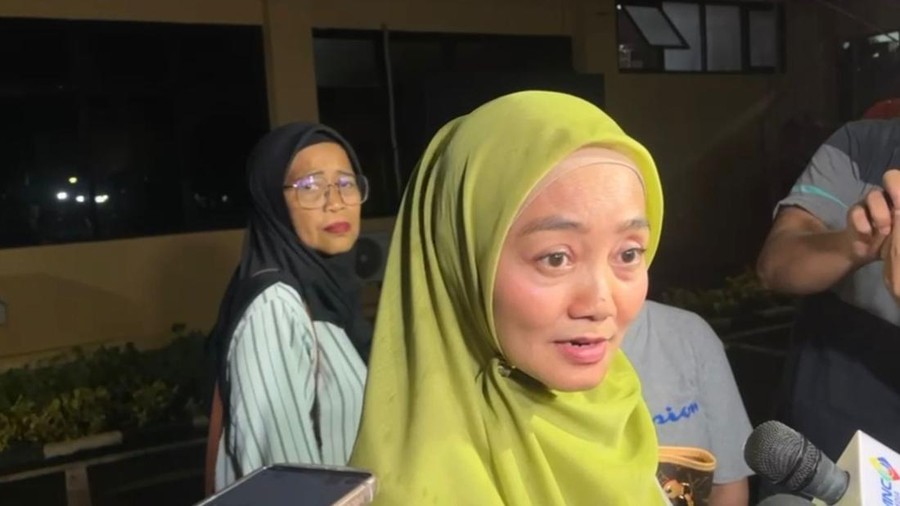 Orang tua Chandrika Chika Orang tua Chandrika Chika di Polres Jakarta Selatan