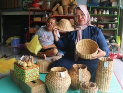 Kisah Sukses Perajin Eceng Gondok di Demak, Laris Sampai Thailand!