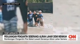 VIDEO: Perjuangan Pengantin Seberangi Aliran Lahar Demi Menikah